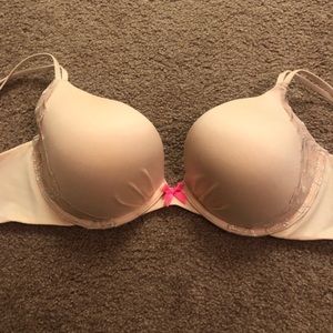 VS Fabulous plunge bra 36DD(E) MAKE AN OFFER!